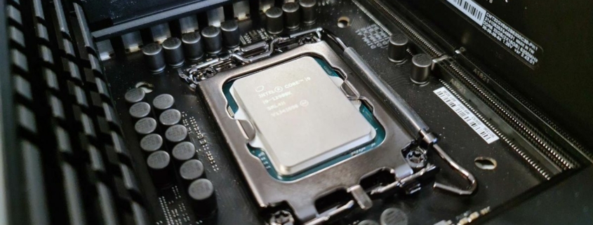 Intel Core i9 12900K up-close images with the chip exposed