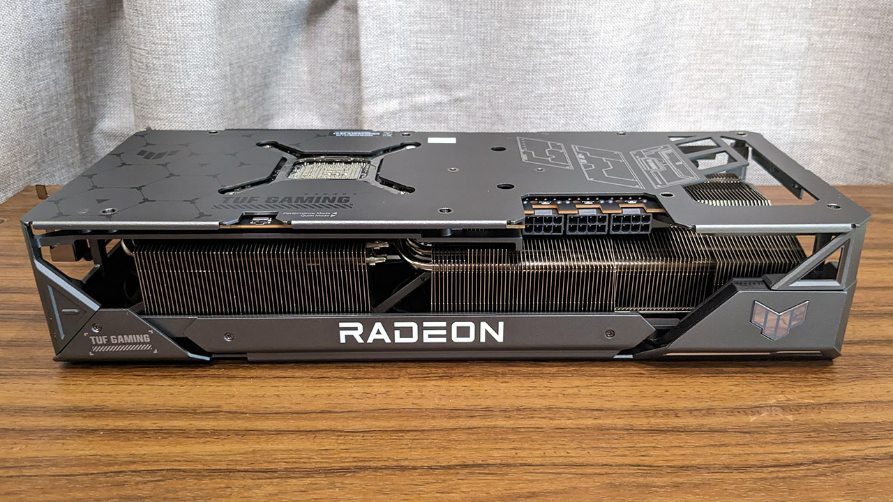 Asus TUF Gaming Radeon RX 7900 XTX OC Edition side view