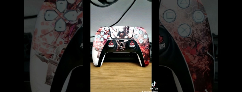 Skin Assassin's Creed PS5 Controller #ps5 #controller #assassinscreed  #gaming #fyp #parati #ezio